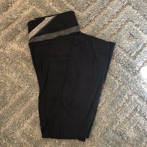 Lulu white and black straight leg yoga pants!!